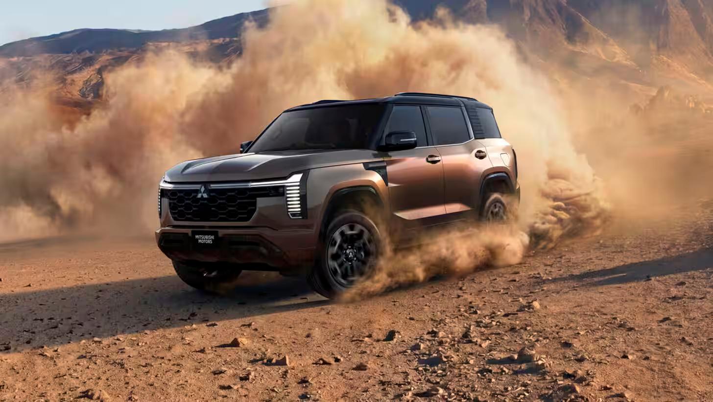 Новый Mitsubishi Pajero уже можно заказать в России — от 8,42 млн рублей

Внедорожник — с 2, 4-литровым турбодизелем, 8-