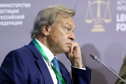 В России высказались о «видящем русских у ворот Парижа» Макроне

Францию охватила гражданская война, а президент страны 