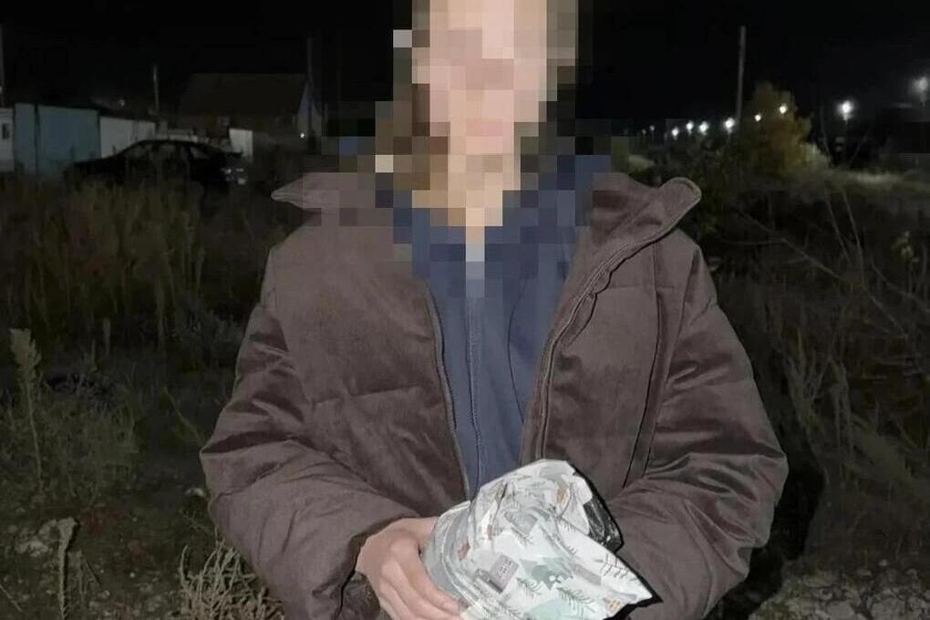 В Калмыкии задержали курьера мошенников, пытавшихся получить 3,5 миллиона рублей

В Калмыкии сотрудники полиции предотвр