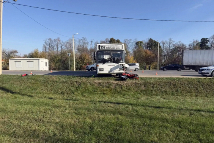 Автобус и мотоцикл не поделили дорогу в Липецке

Вчера днём, 19 октября, в Липецке произошло ДТП с пострадавшим