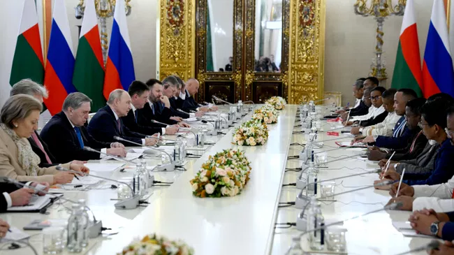 Путин поблагодарил президента Мадагаскара за выдачу РПЦ статуса юрлица

Краткий пересказ от РИА ИИ

Владимир Путин побла