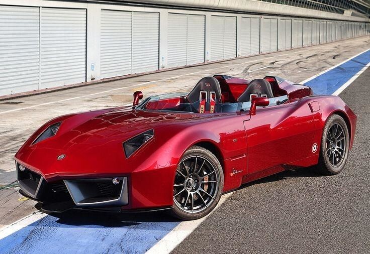 Codatronca Monza: два кресла и 700 сил

В 2011 году Эрколе и Паоло Спада представили открытую Codatronca Monza. Её постр