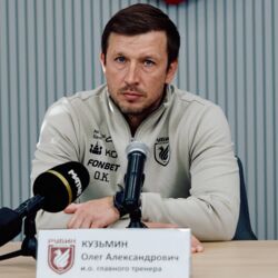 Кузьмин – о поражении «Рубина»: «За команду точно не стыдно»

Временный тренер казанского «Рубина» Олег Кузьмин пообщалс