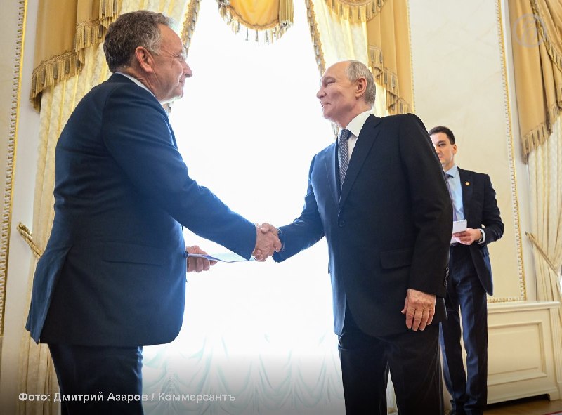 Рабочая поездка президента России Владимира Путина в Санкт-Петербург. Встреча президента России Владимира Путина и спецп