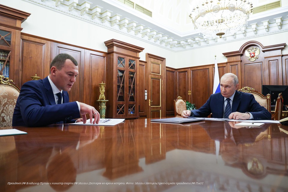 Наступательная дипломатическая спортивная операция: россияне возвращаются на международные соревнования под своим флагом