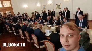 В Тегеране начались переговоры главы МИД России Сергея Лаврова с иранским коллегой Аббасом Арагчи. 

В столицу Ирана Лав
