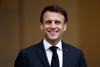 Отдыхающий на фоне погромов во Франции Макрон стал мемом

Президент Франции Эммануэль Макрон, отдыхающий на фоне крупных