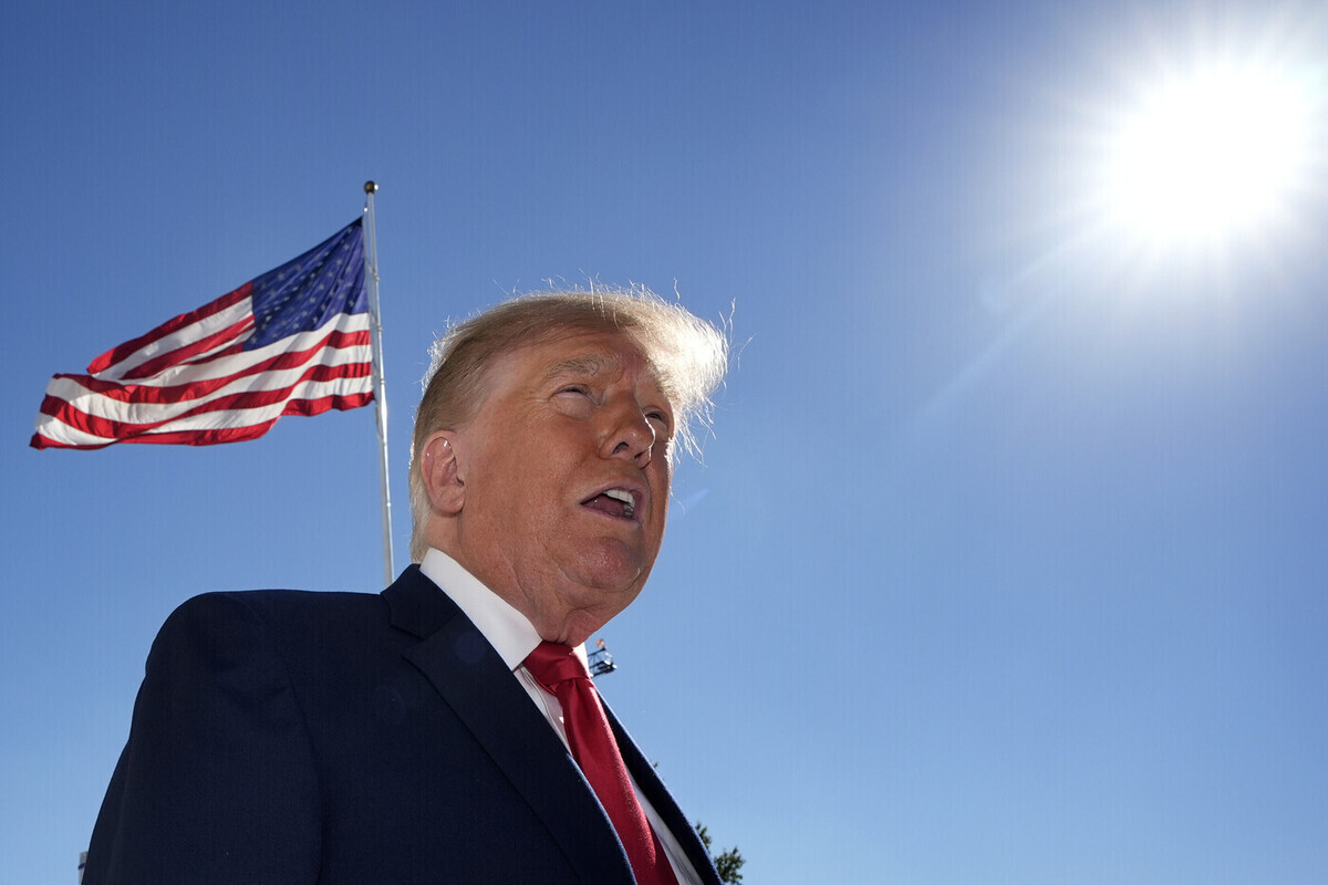 Трамп пошутил о высадке госсекретаря США на Кубе

Президент США Дональд Трамп предложил высадить госсекретаря Марко Руби