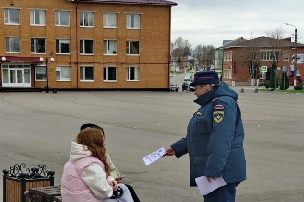 Жителям Починка напомнили правила пожарной безопасности в отопительный сезон

В городе Починок представитель МЧС Анастас
