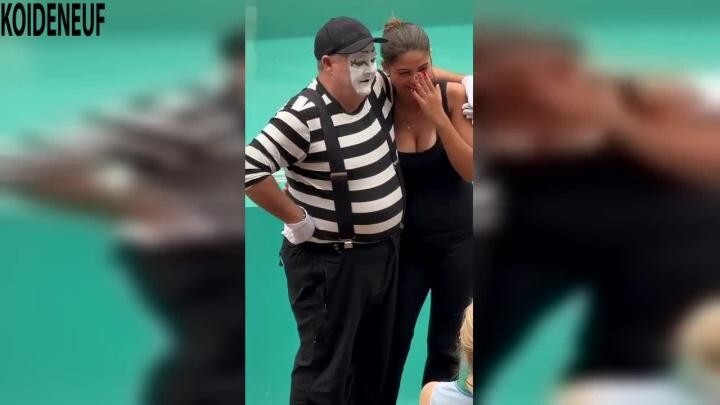 Когда даже мим не может сдержать эмоции

Том Мансон, известный как Tom the Mime, привык смешить посетителей SeaWorld Orl