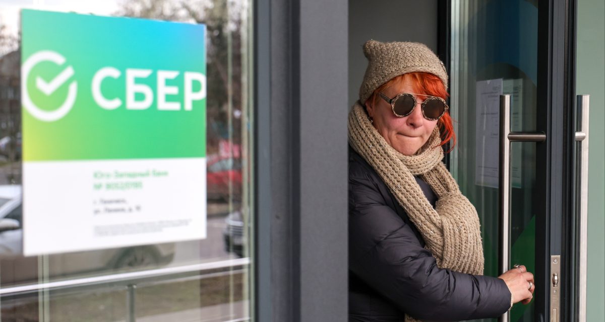 Россияне массово переносят номера к мобильному оператору Сбера

Абонентская база «СберМобайла» достигла 7, 5 млн клиенто