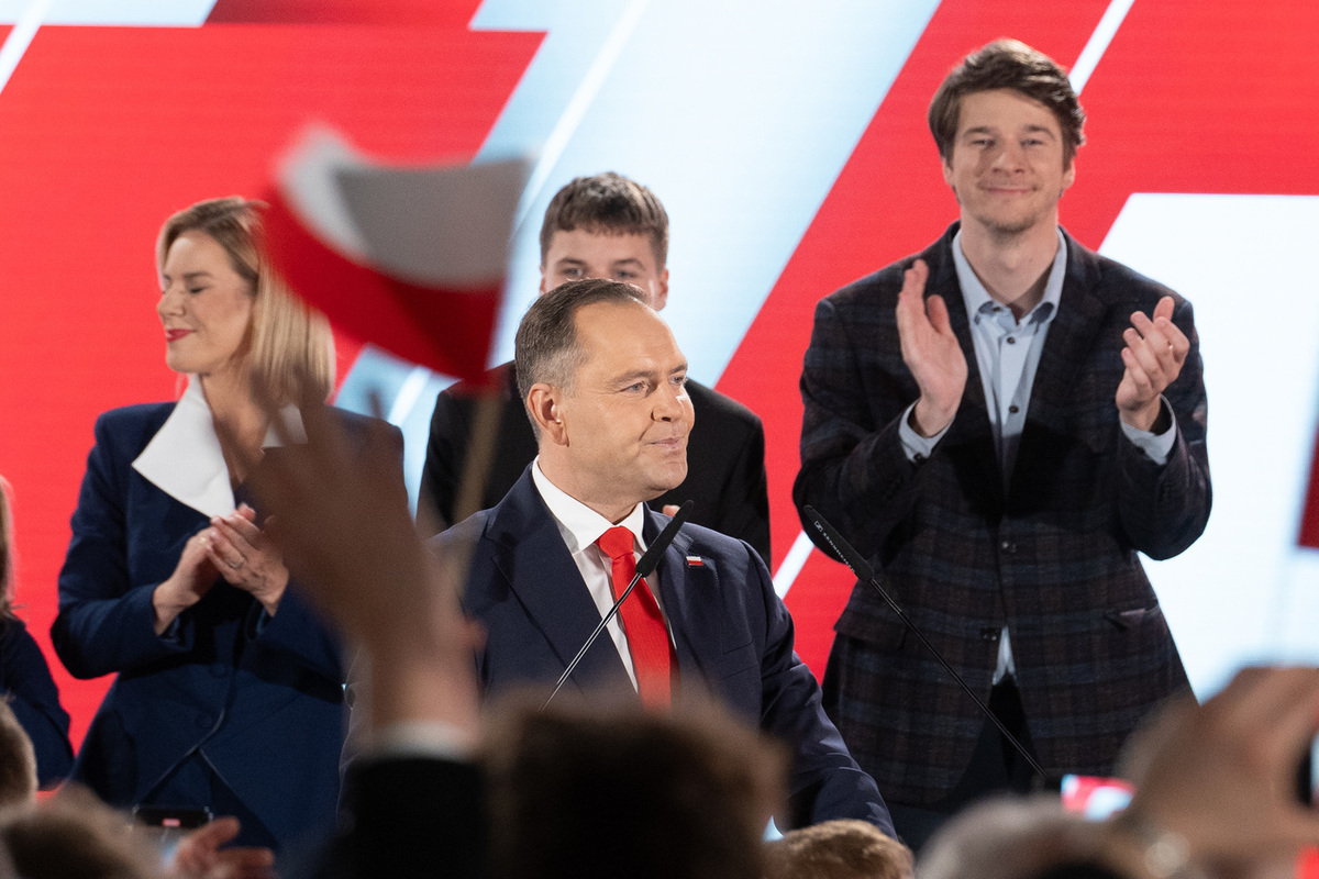Президент Польши собрал срочное совещание на фоне беспорядков

Президент Польши Кароль Навроцкий собрал срочное совещани
