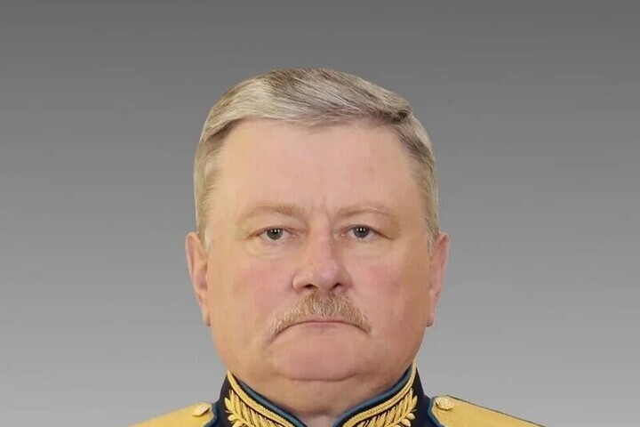 Мэр Воронежа поздравил генерал-полковника Геннадия Зиброва с 65-летием

В своём поздравлении Сергей Петрин пожелал юбиля