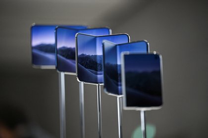 В России впервые подешевел складной смартфон Apple

Стоимость складного смартфона Apple iPhone Duo впервые снизилась на 