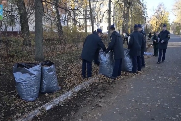 600 муниципальных служащих и жителей Тамбова вышли на День ударного труда

Традиционно в рамках осеннего месячника по бл