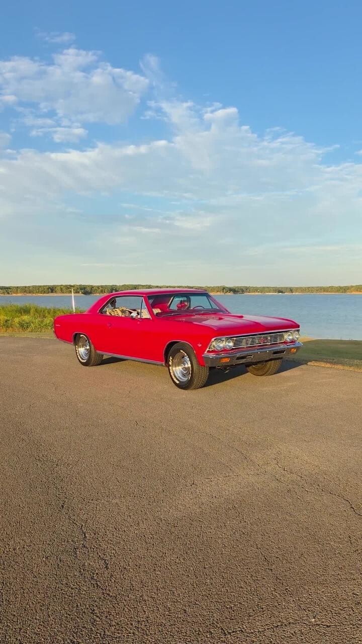 Как звучит Chevelle с семилитровым V8

Под капотом — V8 объёмом 427 кубических дюймов, почти семь литров. Владелец запис