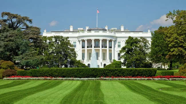Трамп хотел "выселить" прессу из Белого дома и вернуть бассейн, пишут СМИ

Краткий пересказ от РИА ИИ

Президент США Дон