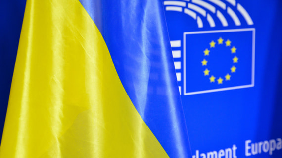 Politico: Еврокомиссия пытается покрыть дефицит бюджета Украины