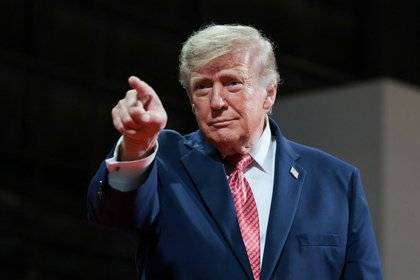 В России отреагировали на намек Трампа на необходимость смены власти на Украине

Поддержка Украины со стороны Вашингтона