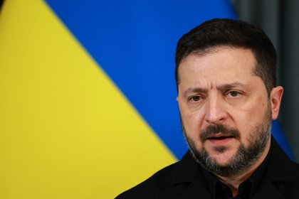 Названа причина нахождения Зеленского у власти

Полковник Армии США в отставке Дуглас Макгрегор заявил, что президент Ук