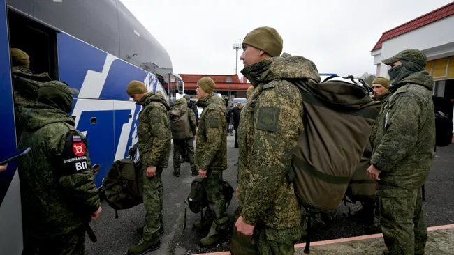 Освобожденные из украинского плена российские военные вернулись на родину

Краткий пересказ от РИА ИИ

Самолеты с россий