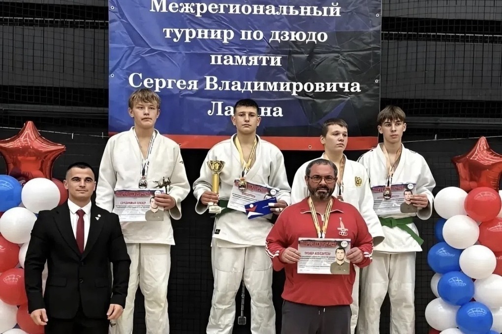 Орловские дзюдоисты завоевали два золота на турнире в Ельце

В Ельце прошли межрегиональные соревнования по дзюдо памяти
