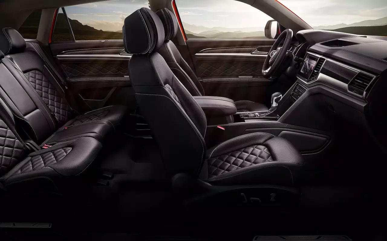 В Россию привезли новые современные кроссоверы Volkswagen: известны цены

Volkswagen Teramont X из Китая предлагается в 