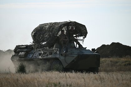 Защиту БТР-82А усилили антидроновым «шатром» и «юбкой»

Российские бронетранспортеры БТР-82А получили новый комплект ант