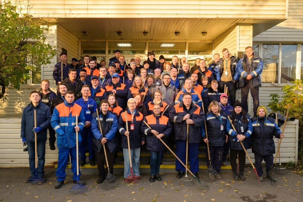 Тысячи транспортников Петербурга вышли на общегородской субботник

В Северной столице прошел традиционный осенний День б
