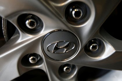 В России стартовали продажи надежного кроссовера Hyundai

В России у дилеров появились первые экземпляры кроссовера Hyun