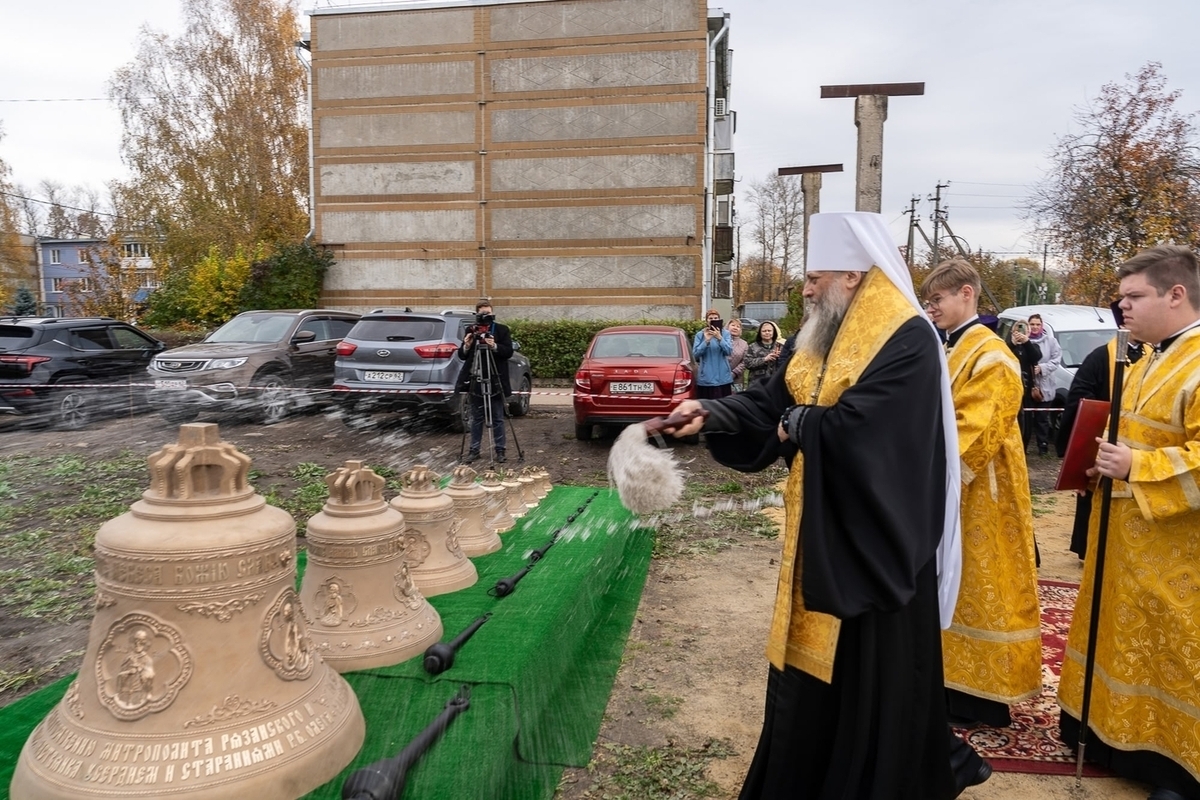 Митрополит Никодим освятил колокола для храма в честь Петра и Февронии

Митрополит Рязанский и Михайловский Никодим 17 о