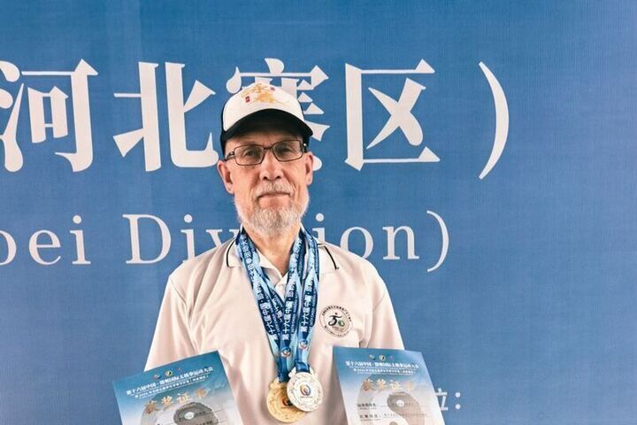 Спортсмен из Чувашии завоевал золото на открытом чемпионате по тайцзицюань в Китае

Российский мастер кунг-фу и тайцзицю