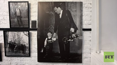 В Москве открылась выставка фотографии «Евгений Халдей. Московские праздники»

В Москве открылась выставка «Евгений Халд