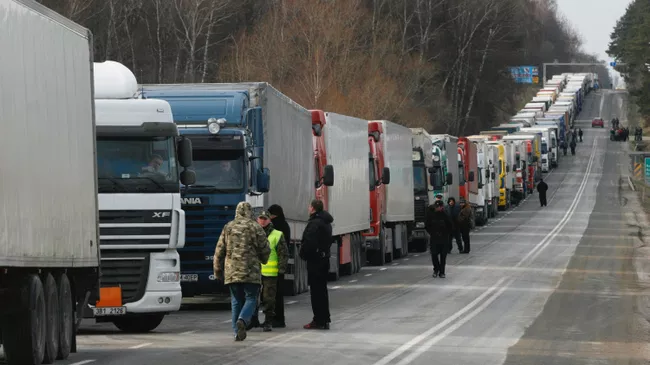 На польско-украинской границе появились длинные очереди из грузовиков

Краткий пересказ от РИА ИИ

Огромные очереди груз