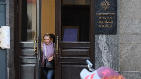 Минфин обсудит продление специального налогового режима для самозанятых