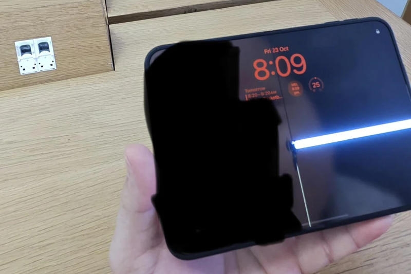 iPhone Duo трескаются уже в первые часы использования

День покупки Apple iPhone Duo обернулся разочарованием для некото