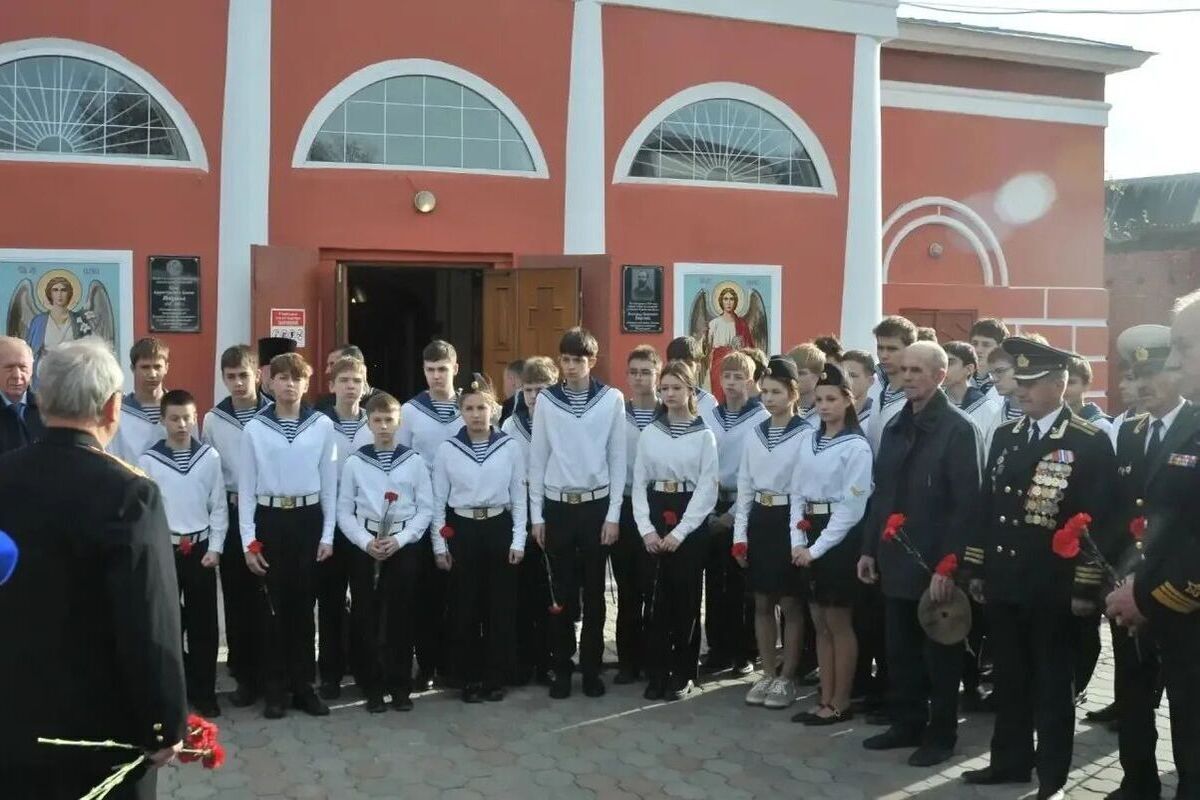 Память экипажа линкора «Новороссийск» почтили в Курске

Трагедия на линкоре «Новороссийск» унесла 614 жизней. Среди 16 к