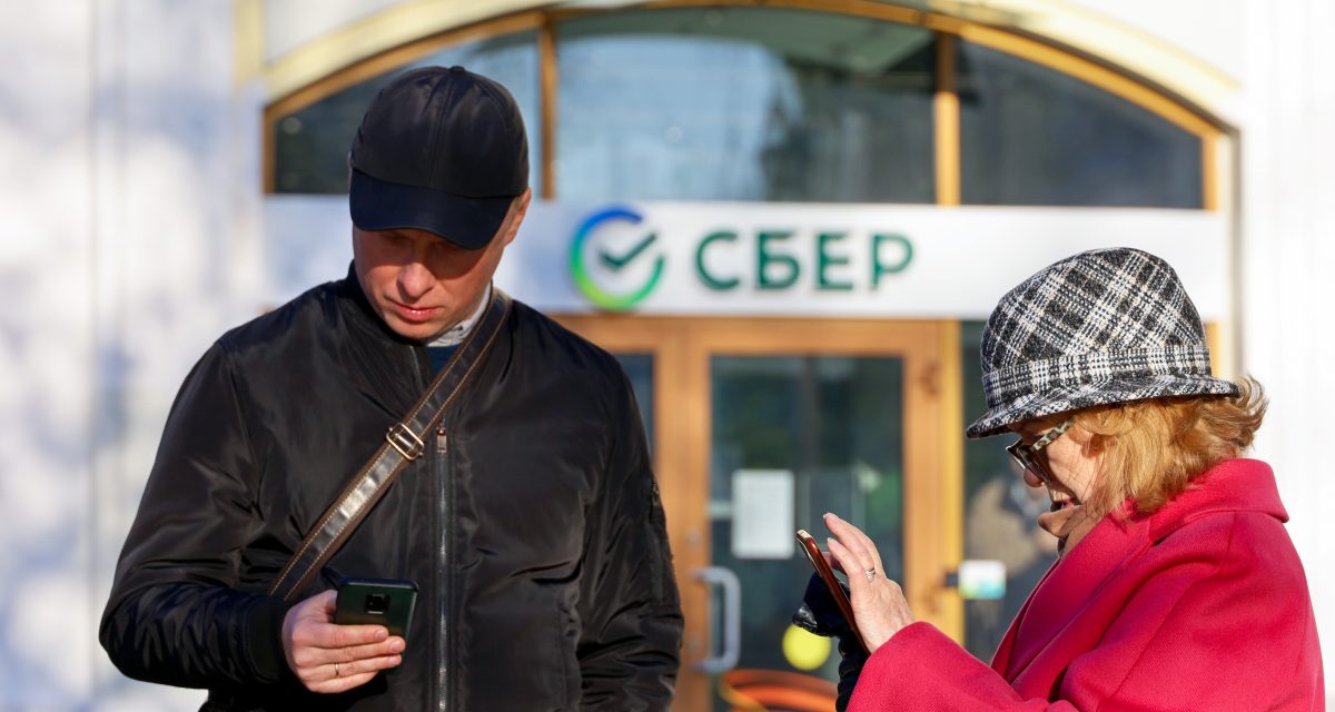 Стало известно, на что чаще всего копят вкладчики Сбера

Покупка автомобиля входит в топ сбережений.
