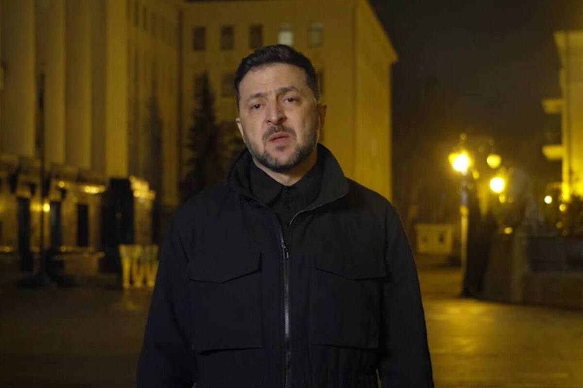 Зеленский впал в истерику и обрушился на Запад после удара ВС РФ

Владимир Зеленский сообщил о серии масштабных ударов п