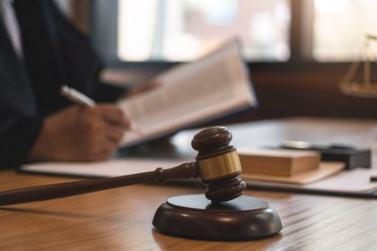 Суд наказал промолчавшую о диверсии школьницу