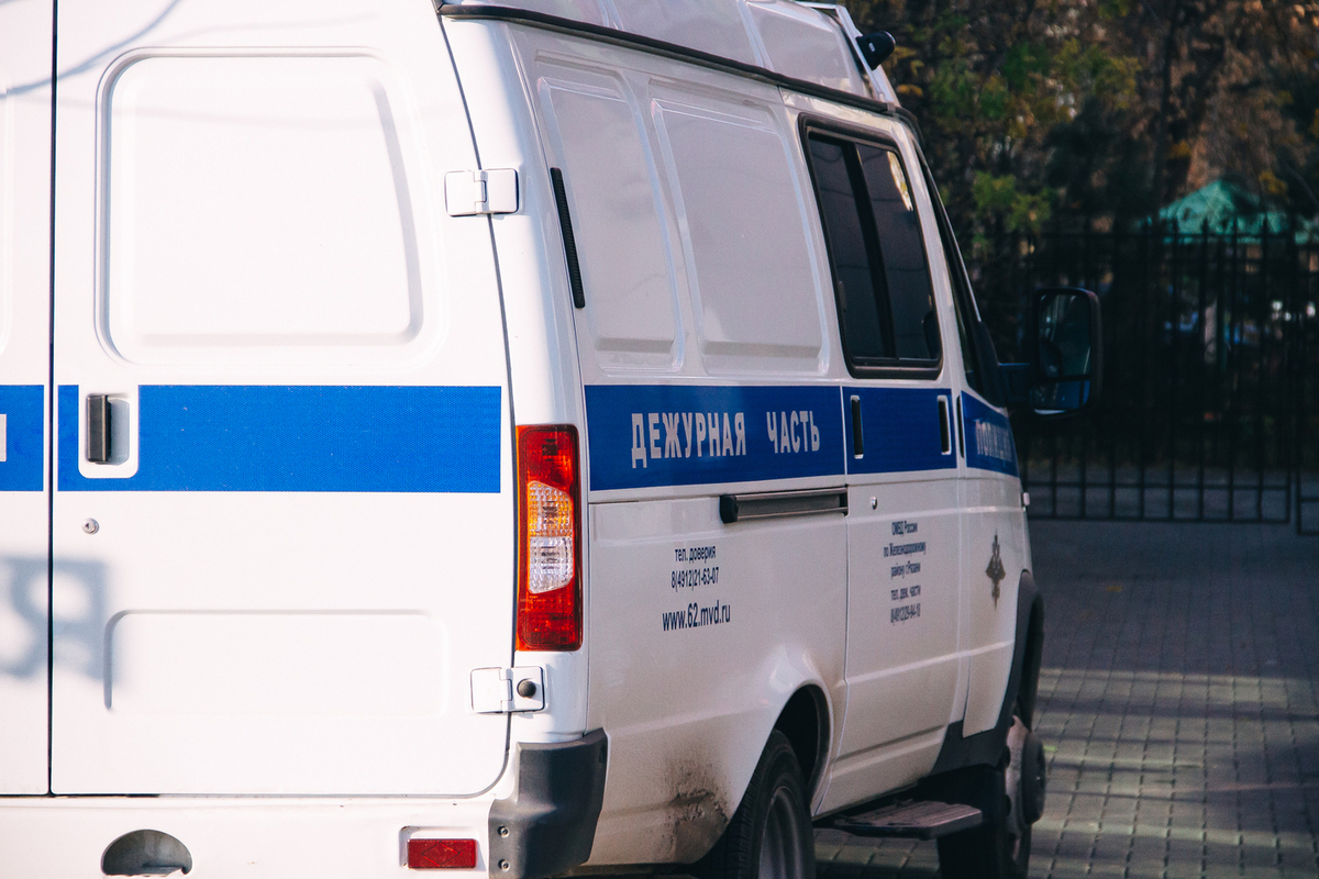 Школьники угнали и обокрали машину в Рязанской области

В Ряжске полицейские по горячим следам раскрыли угон автомобиля 