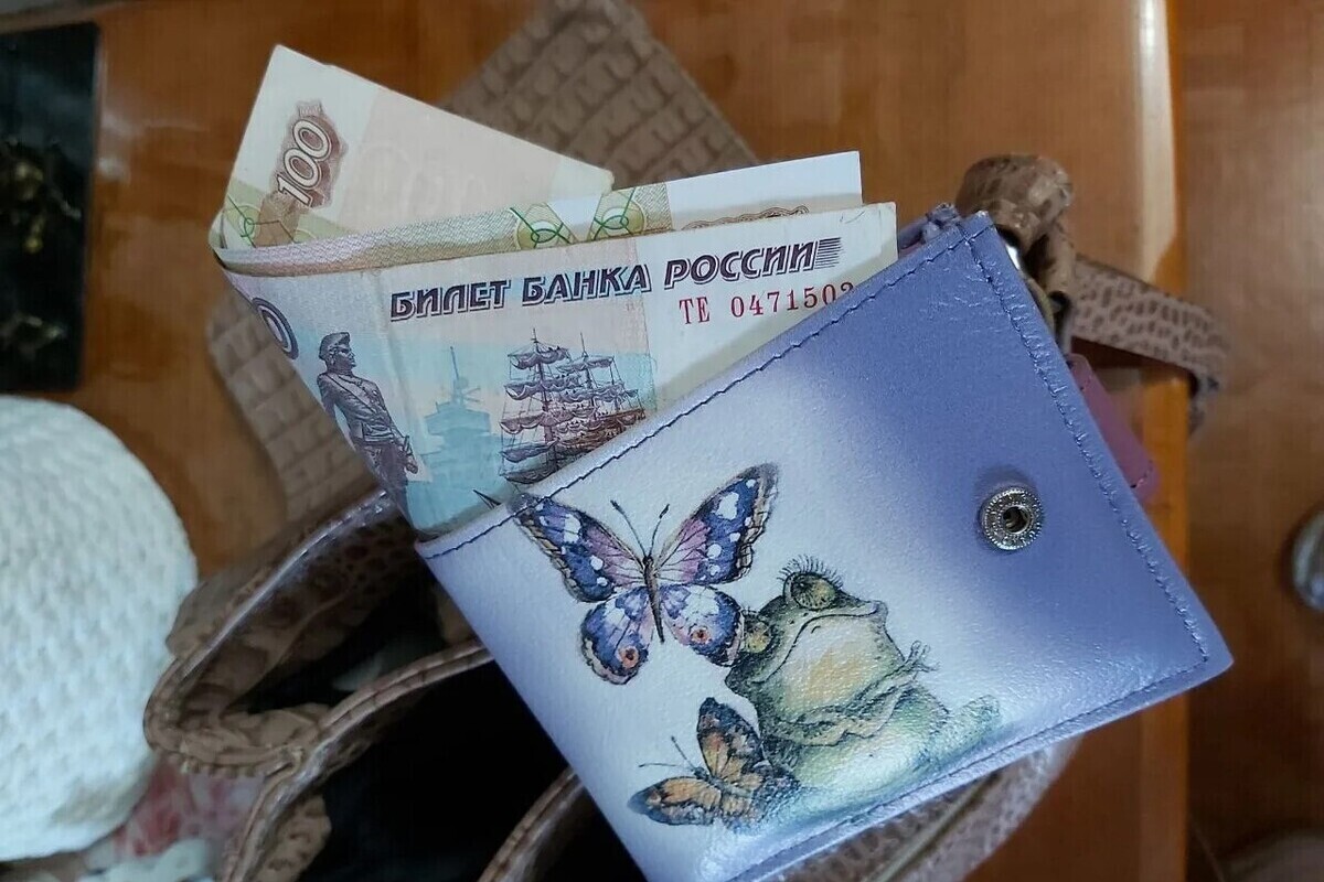 Пенсионер может сохранить прожиточный минимум от приставов одним заявлением

Пристав может забрать у пенсионера прожиточ