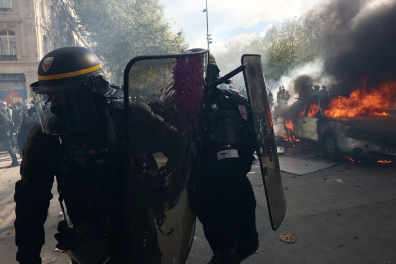 Франция привлечет военных для поддержки полиции на массовых протестах

⚪Речь идет об акциях, запланированных на 24 октяб