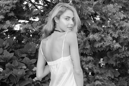 Бывшая возлюбленная Джастина Бибера умерла через девять месяцев после рождения дочери

Австралийская модель и дизайнер к