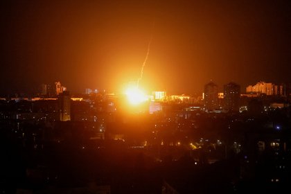 Россия атаковала западную Украину

Вооруженные силы (ВС) России ударили по городу Хмельницкий на западе Украины и порази
