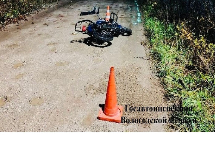 Пьяный мужчина без прав на мопеде сбил пешехода в селе Устье

В райценре Усть-Кубинского округа 18 октября сбили мужчину