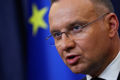 Экс-президент Польши пригрозил Туску тюрьмой

Бывший президент Польши Анджей Дуда пригрозил премьеру страны Дональду Тус