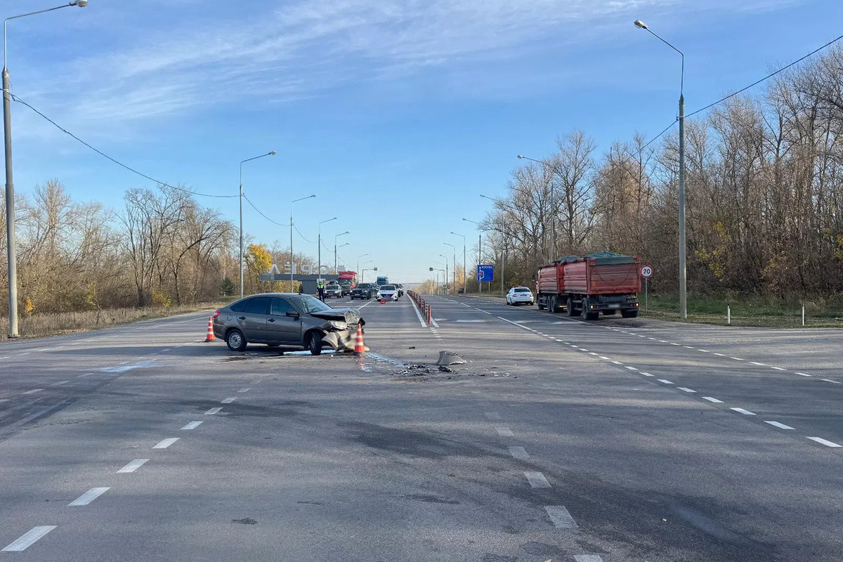 Под Орлом в ДТП пострадали два 19-летних парня

Вчера, 26 октября, под Орлом около трассы М-2 «Крым» произошло ДТП