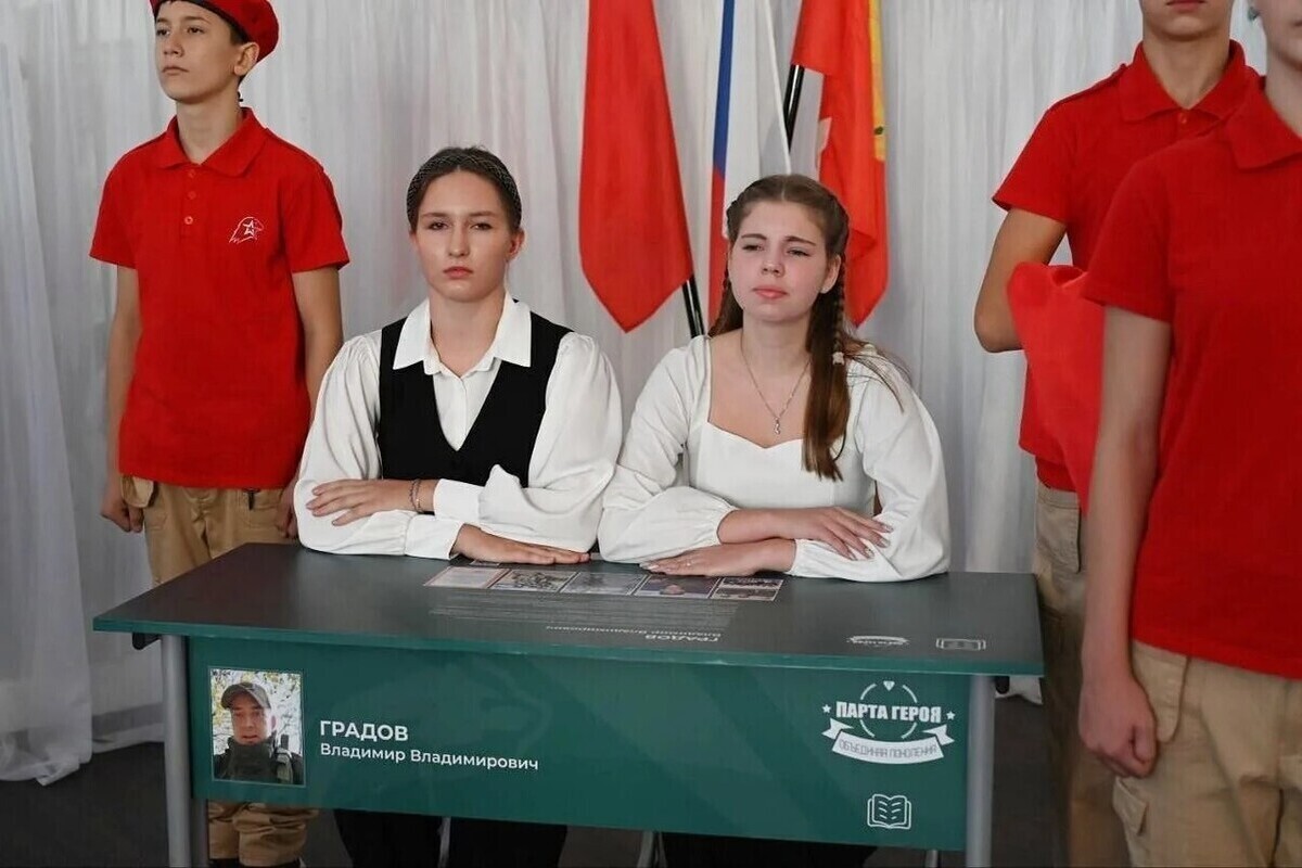 В Серпухове открыли 37-ю Парту Героя

В школе №5 Серпухова открыли Парту Героя в память о выпускнике, участнике специаль