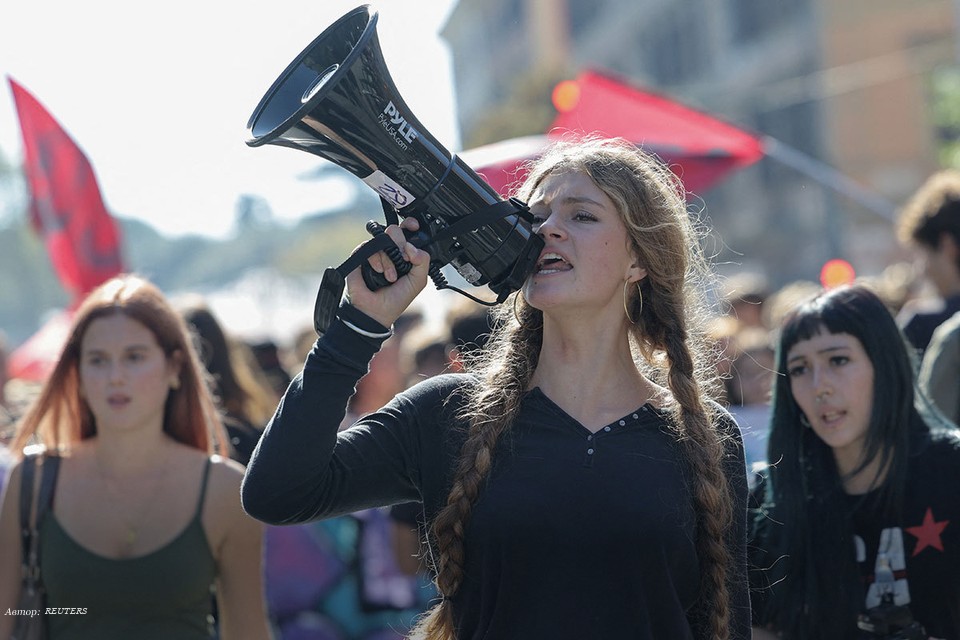 Италия горит в огне протестов: школьников сменили фермеры, более 100 тысяч человек вышли на улицы Рима

Группы плохо гов